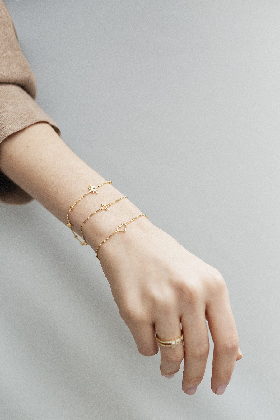 joyas minimalistas Buenaletra joyeria tienda online oro plata anillo pulsera collar pendiente sencillo